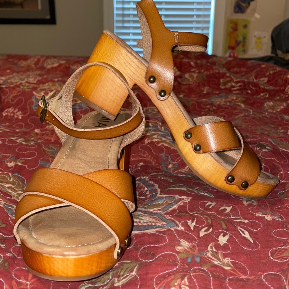MIA Jullia Platform Clog Sandals Size 6M